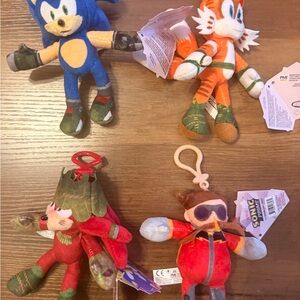 Sonic The Hedgehog Set Of 4 Key Rings Plush Sonic Design Clip on Hook NWT